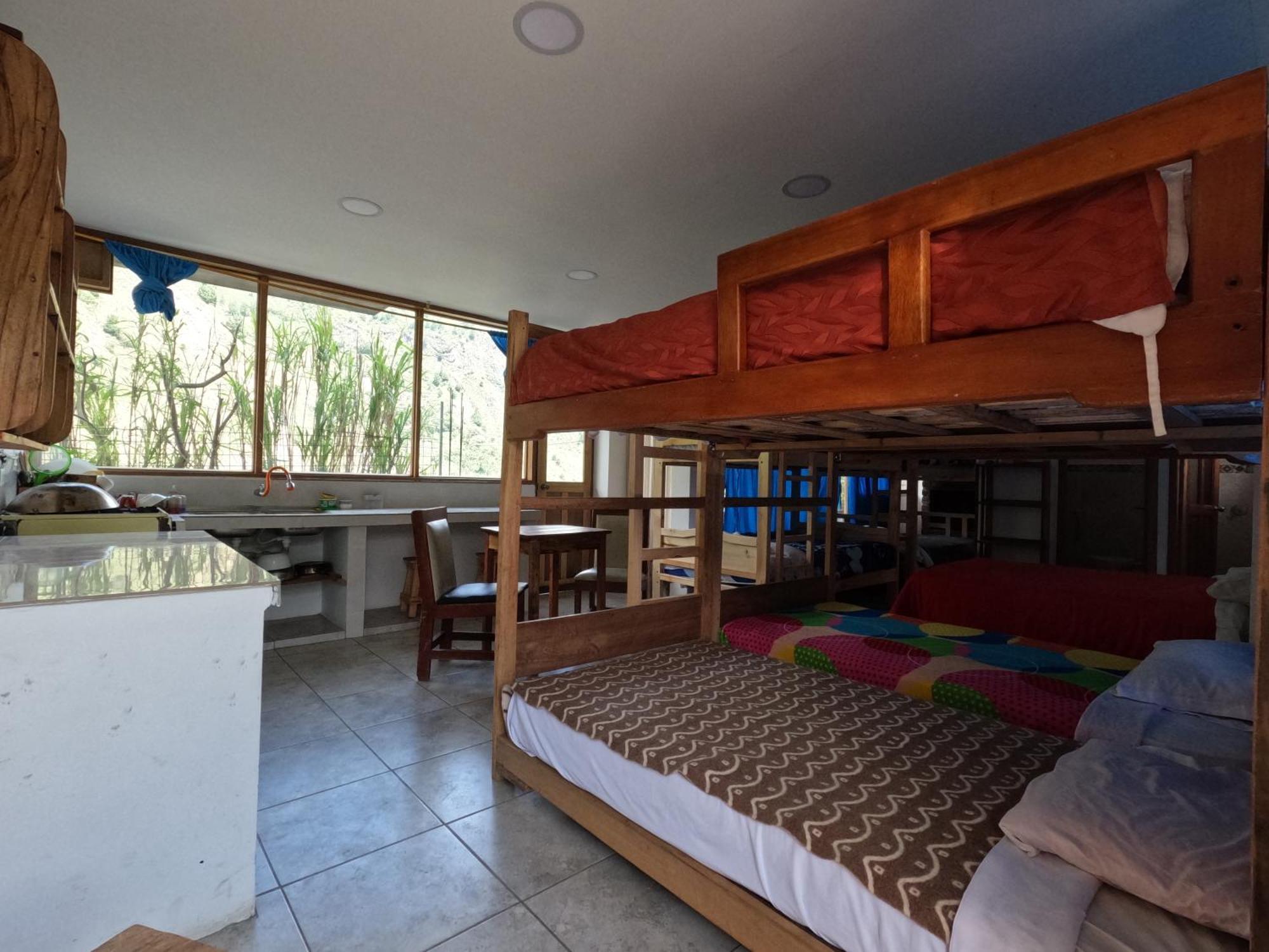 Backpackers-Balcones-River-Lodge บาญอส ภายนอก รูปภาพ